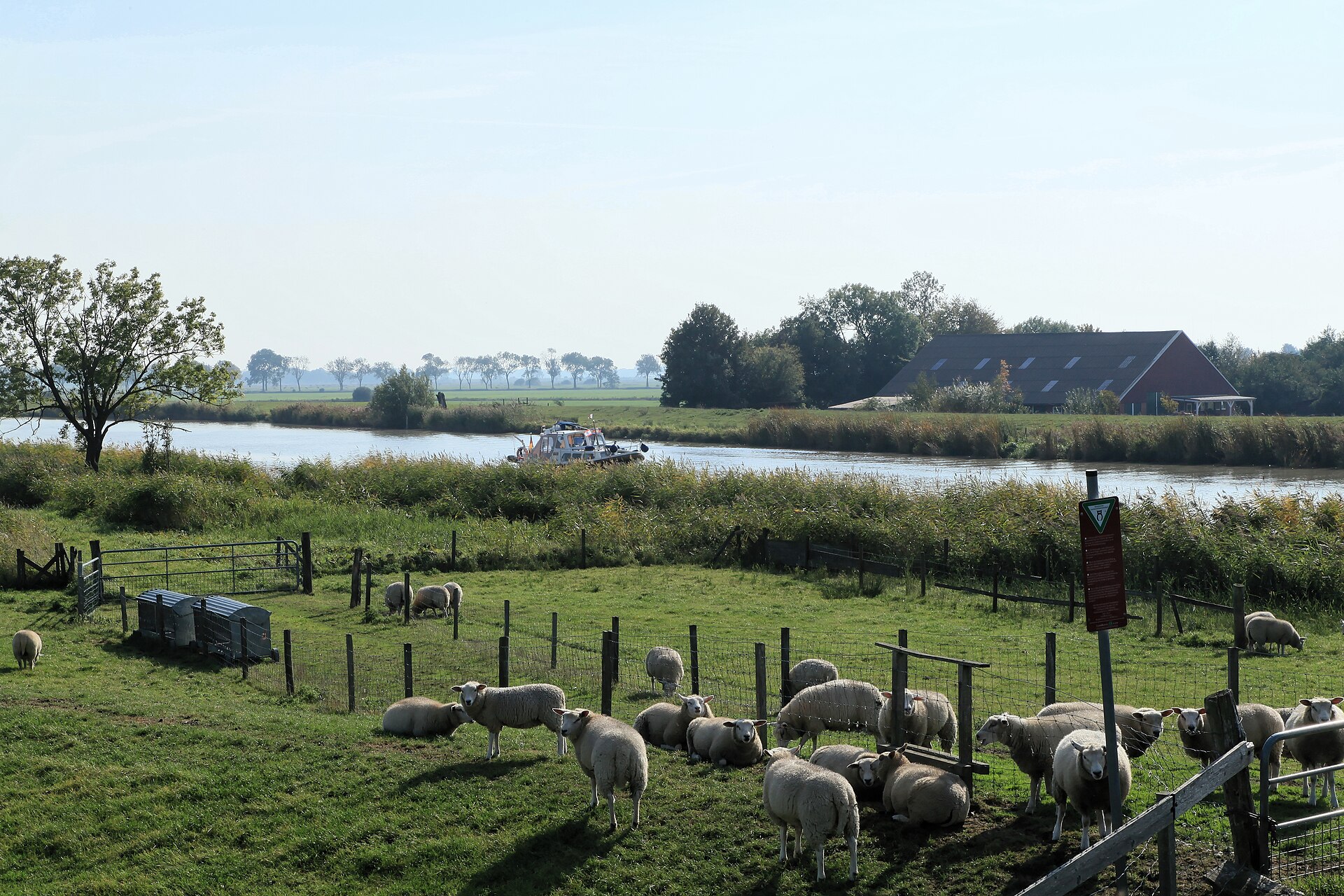 Die Jümme in der grünen Hammrichlandschaft